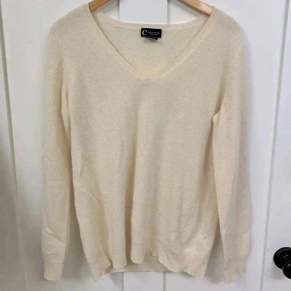 100% 2-ply Cashmere Bloomingdale’s xL soft cream long sleeve v-neck​